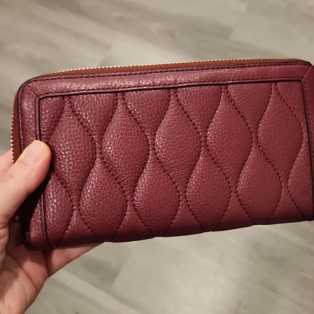 Vera Bradley Wallet Quilted Zip-Around Wallet in Burgundy